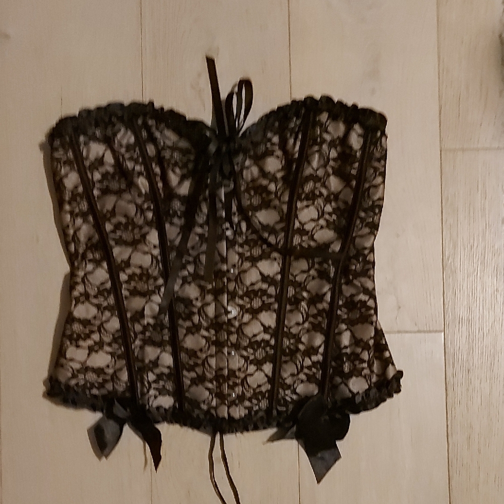 Chic Black Lace Bustier Top